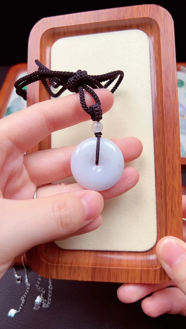 【闪购商品】翡翠颈饰未镶嵌平安扣