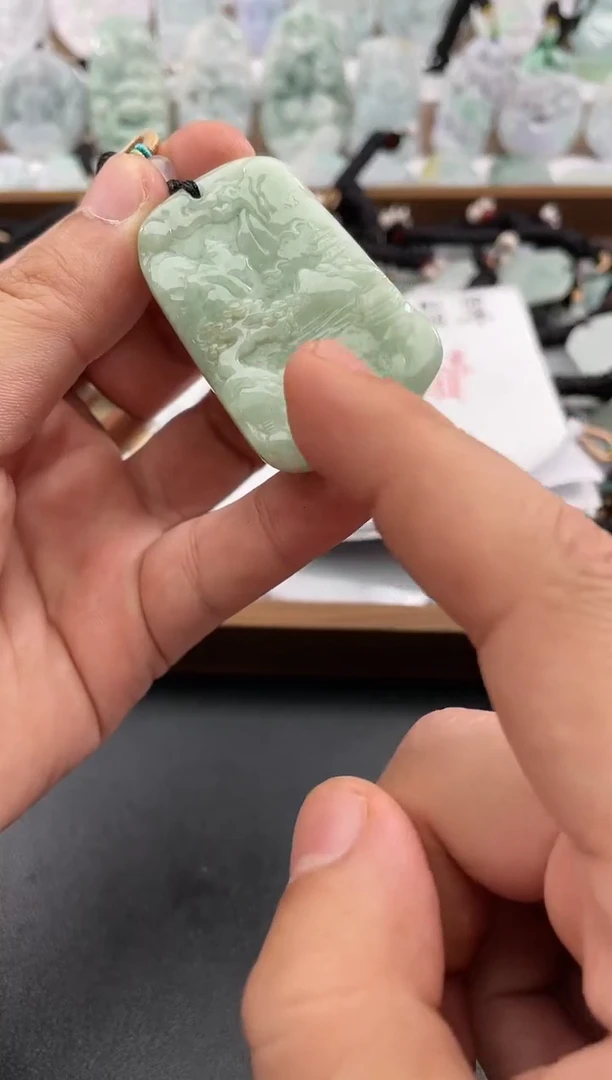 颈饰未镶嵌翡翠好?25/12/21/.21