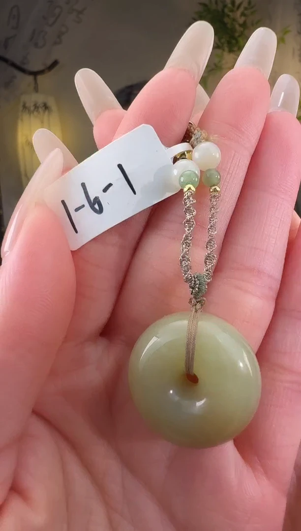 和田玉未镶嵌颈饰扣 1