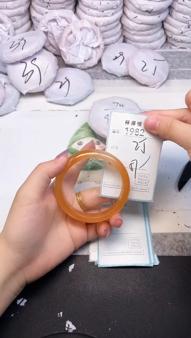 玛瑙/玉髓手镯未镶嵌1982