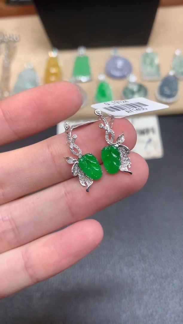 翡翠18K金镶嵌耳饰叶子【无服务费】
