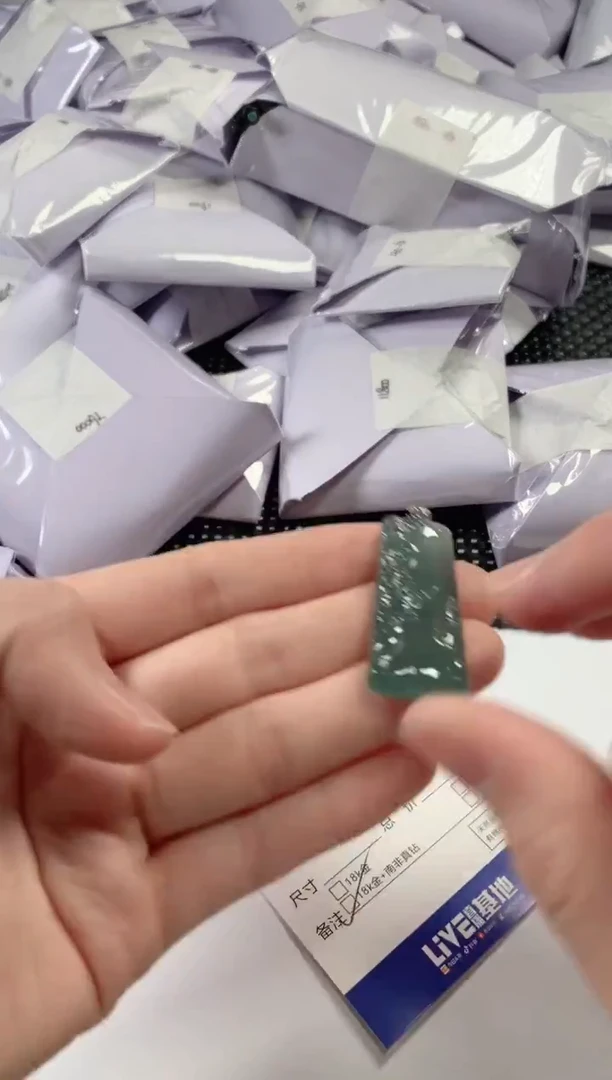 颈饰18K金镶嵌翡翠1