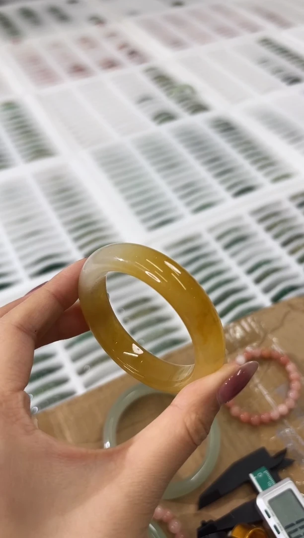 未镶嵌手镯石英质玉121-51HU