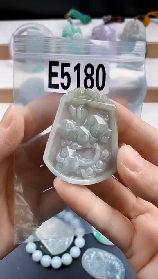 颈饰未镶嵌翡翠天然翡翠吊坠挂件