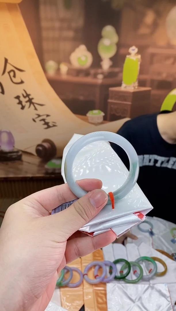 未镶嵌手镯翡翠手镯