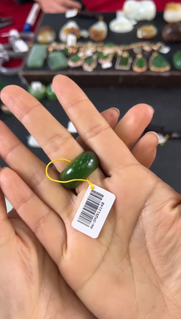 颈饰未镶嵌和田玉扳指