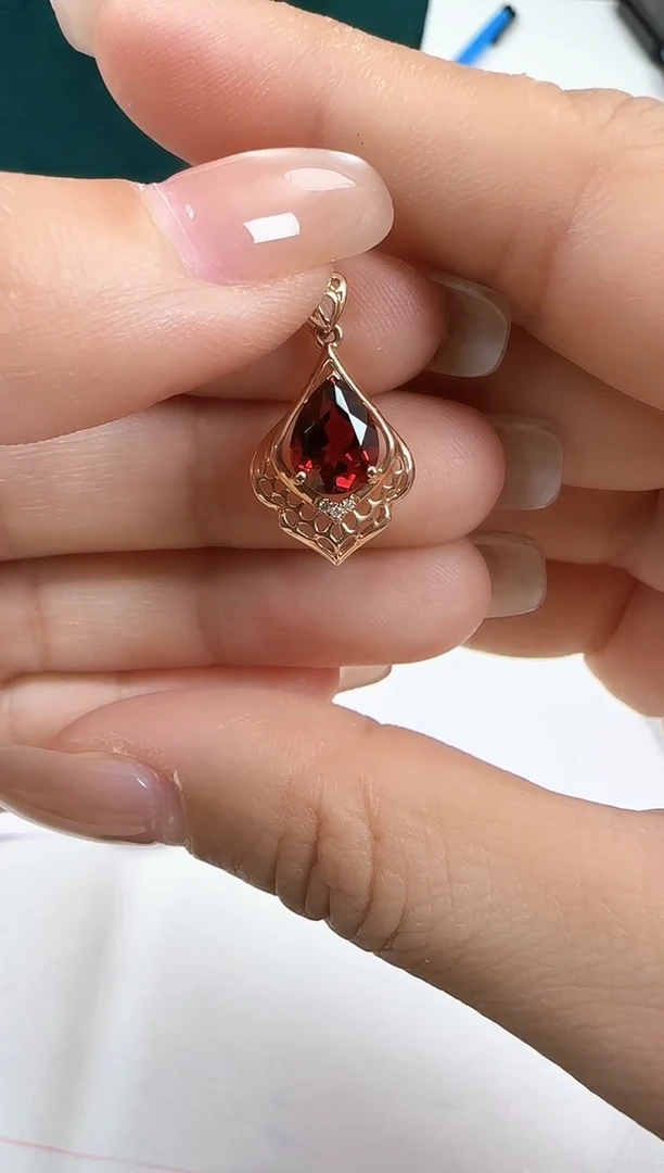 18K金镶嵌吊坠(不含链)石榴石1.27g 1.53ct K枚