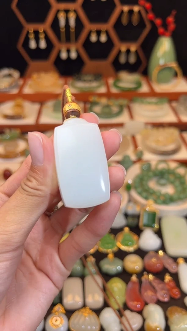 未镶嵌和田玉挂件精品