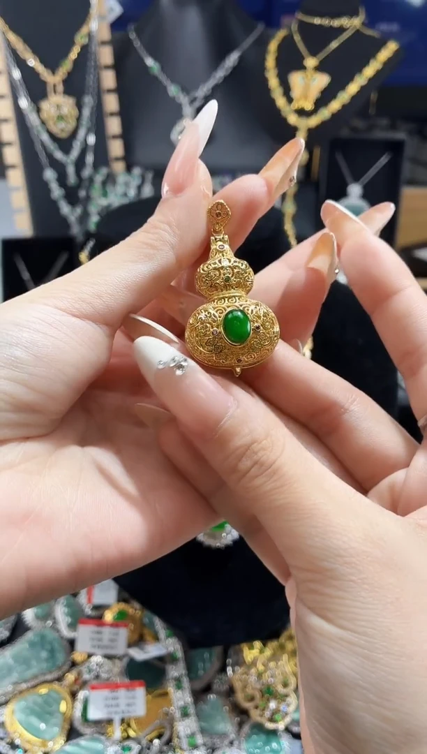 翡翠未镶嵌吊坠(不含链)天然翡翠a货 多样性发其一