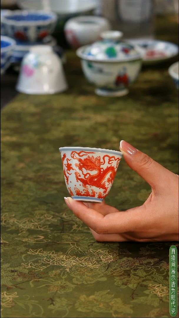 精品矾红双龙纹杯