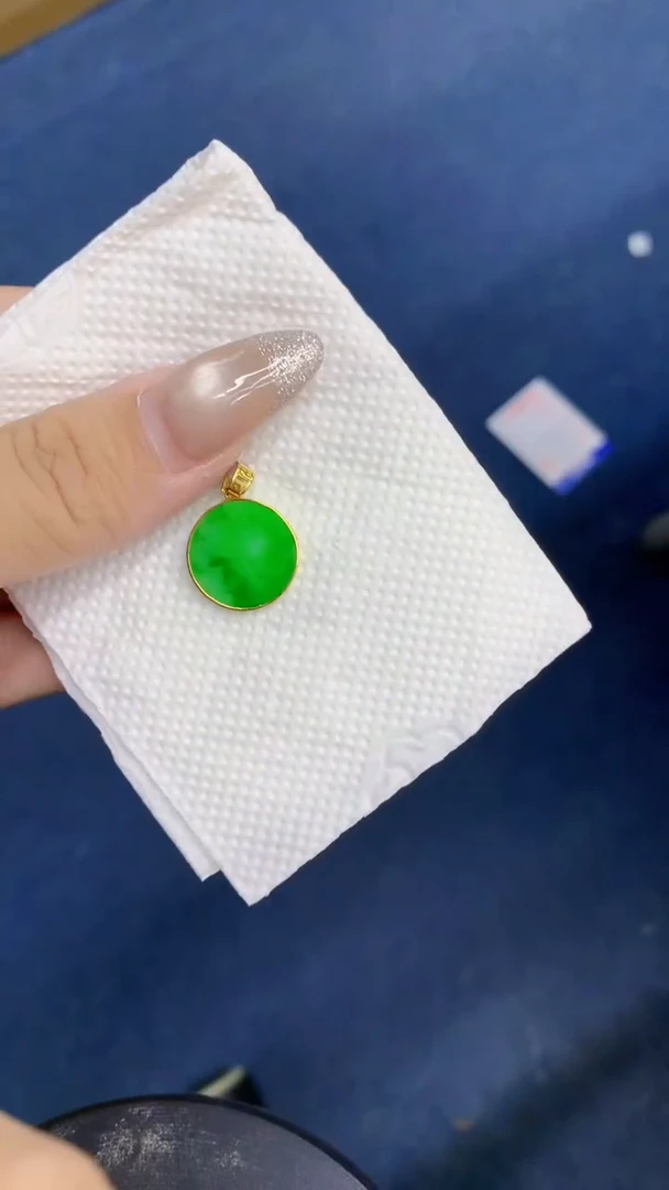 颈饰18K金镶嵌翡翠1