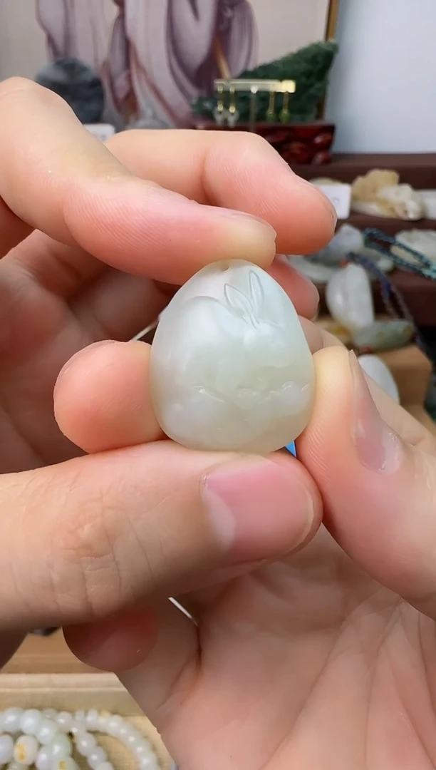 和田玉未镶嵌颈饰戒*兔