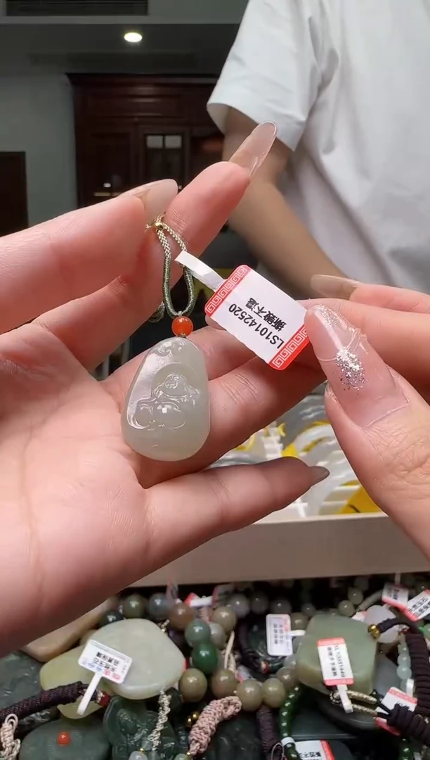 颈饰未镶嵌和田玉多样性发一