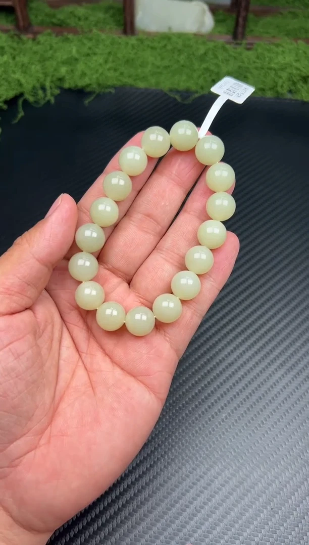 未镶嵌手串和田玉若羌微色差卡12ms