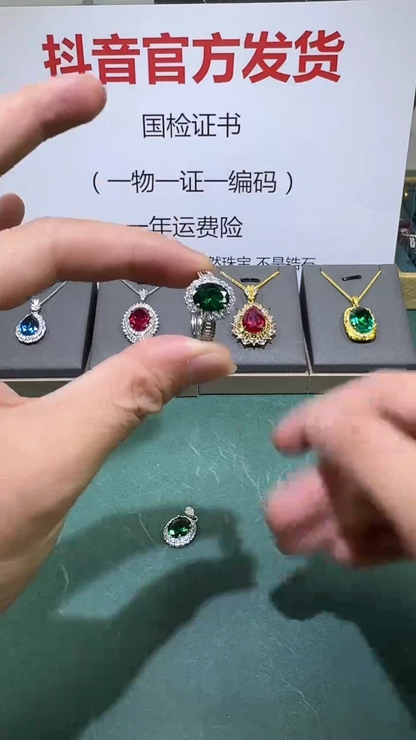 18K金镶嵌戒指祖母绿1