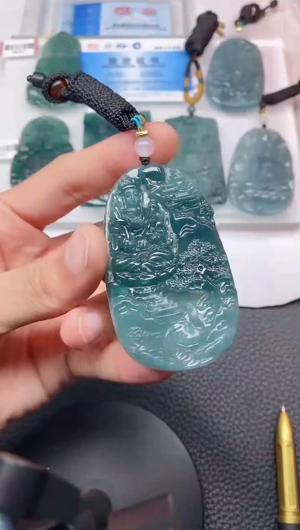 颈饰未镶嵌翡翠