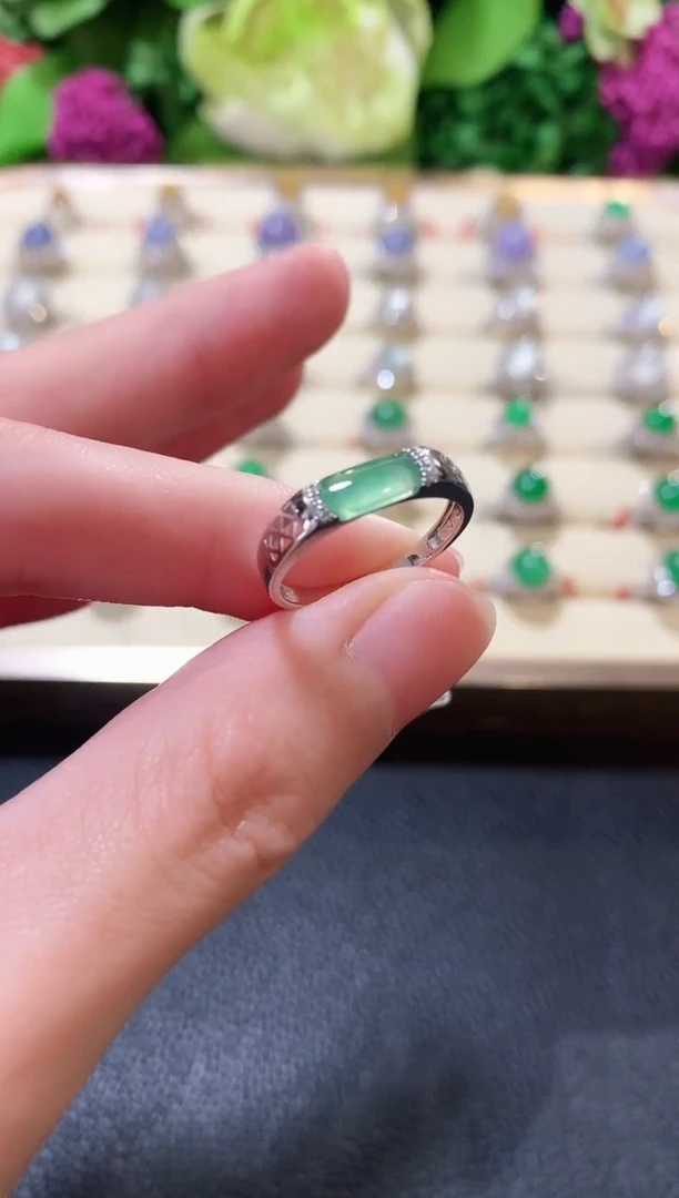18K金镶嵌戒指翡翠a12