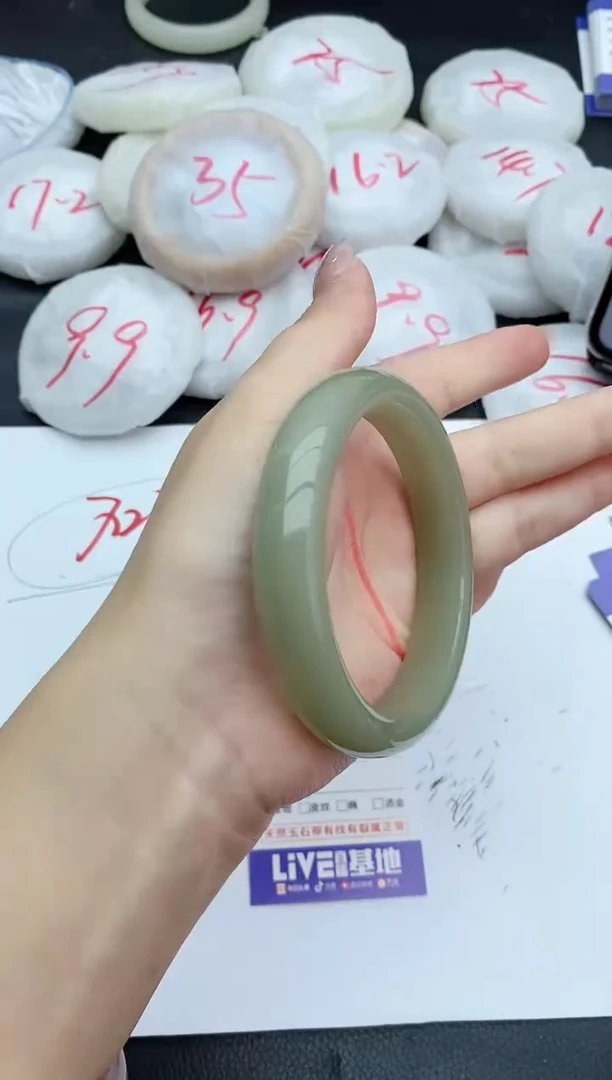 石英质玉手镯未镶嵌103+62.8