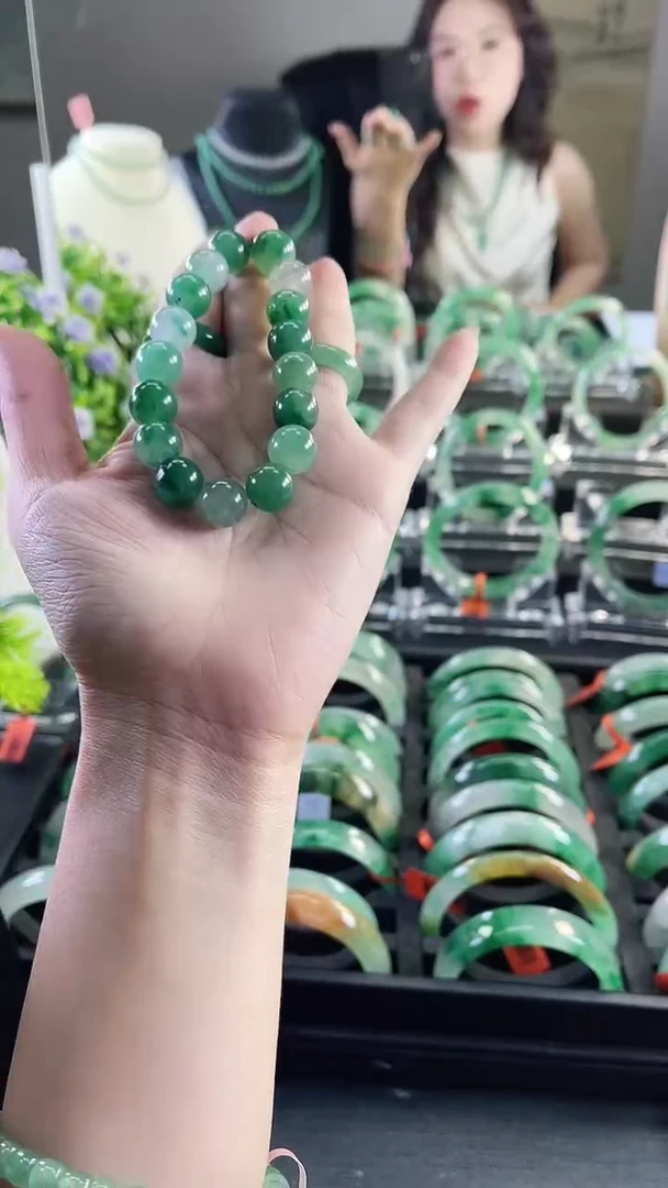 石英质玉（非洲翠）手串未镶嵌天然非洲翠冰绿飘手串