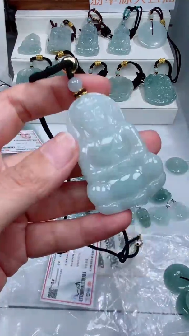 颈饰未镶嵌翡翠吊坠