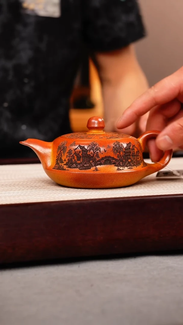 茶壶紫砂火云烧 曲壶 刻绘