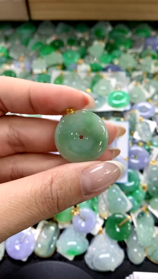 翡翠18K金镶嵌颈饰1111111111111111