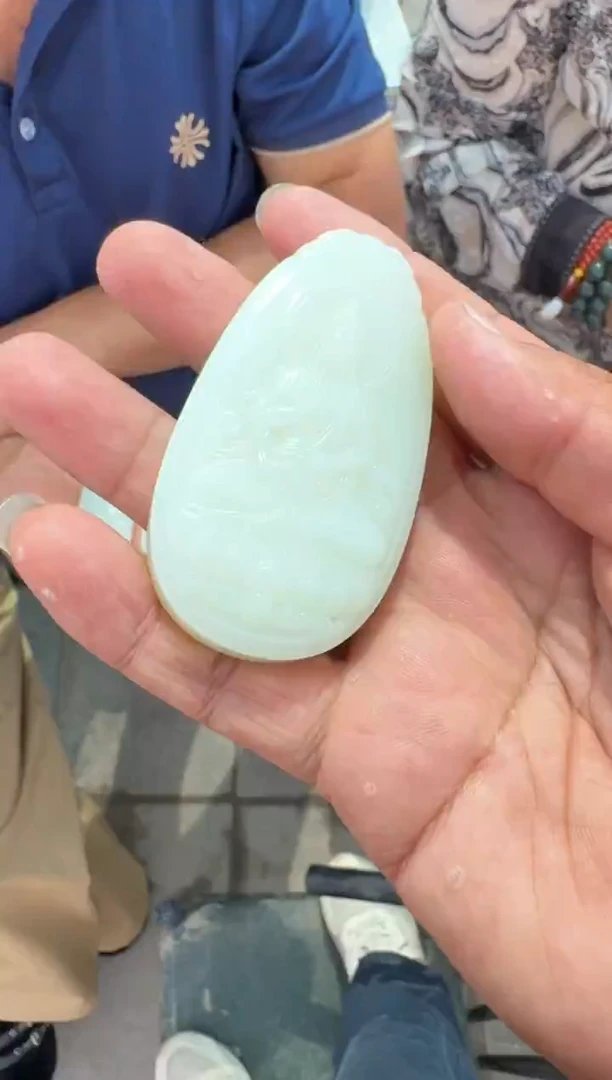 未镶嵌和田玉（糖玉）挂件和田玉