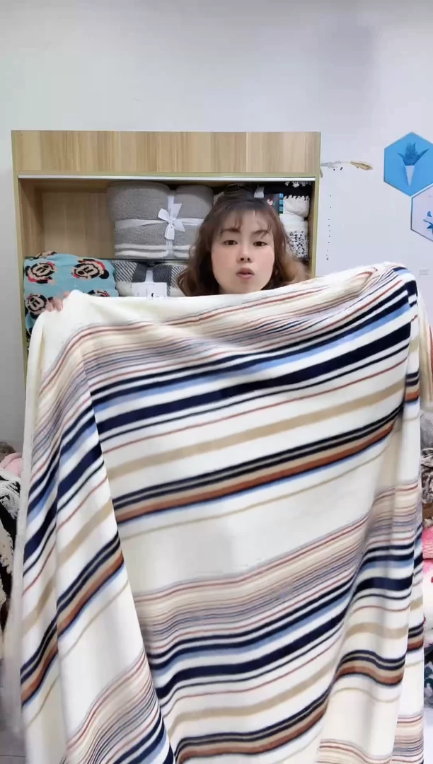 聚酯纤维2*2.3  白底条纹床单