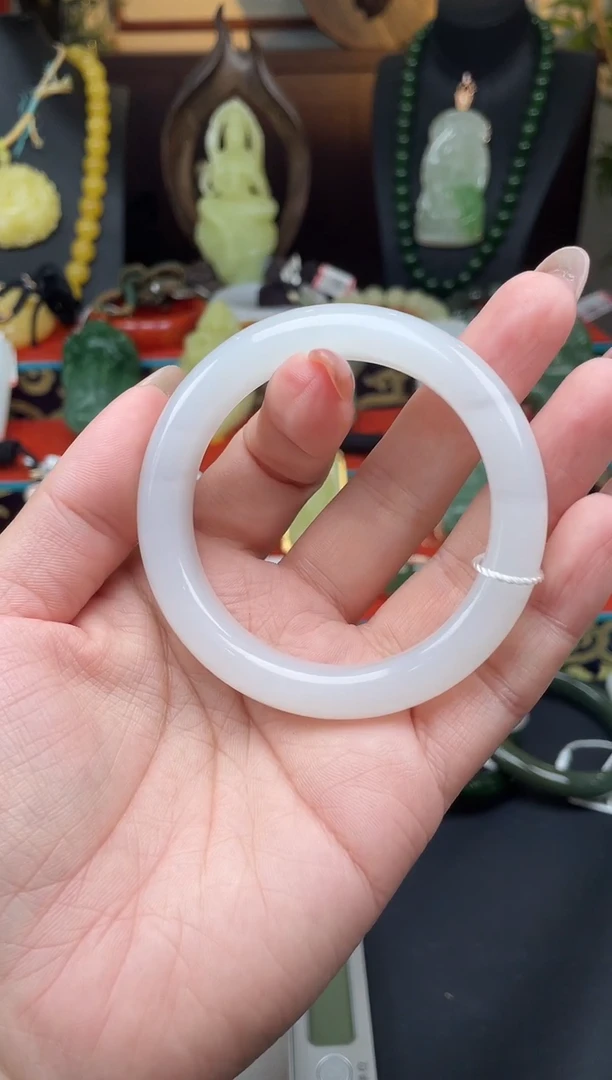 和田玉手镯未镶嵌手镯