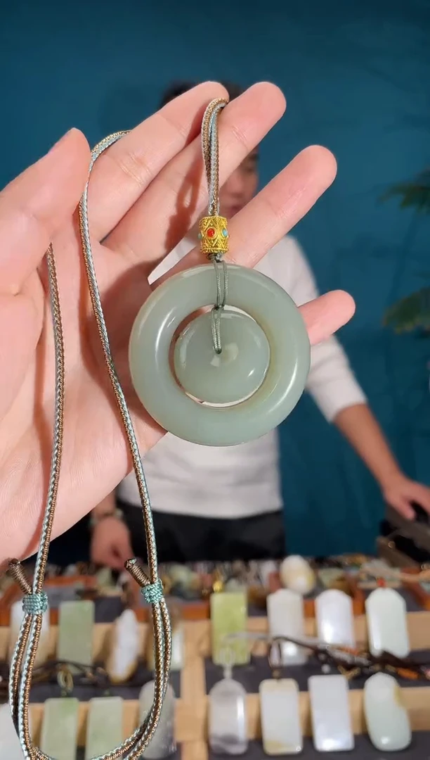 颈饰未镶嵌和田玉1