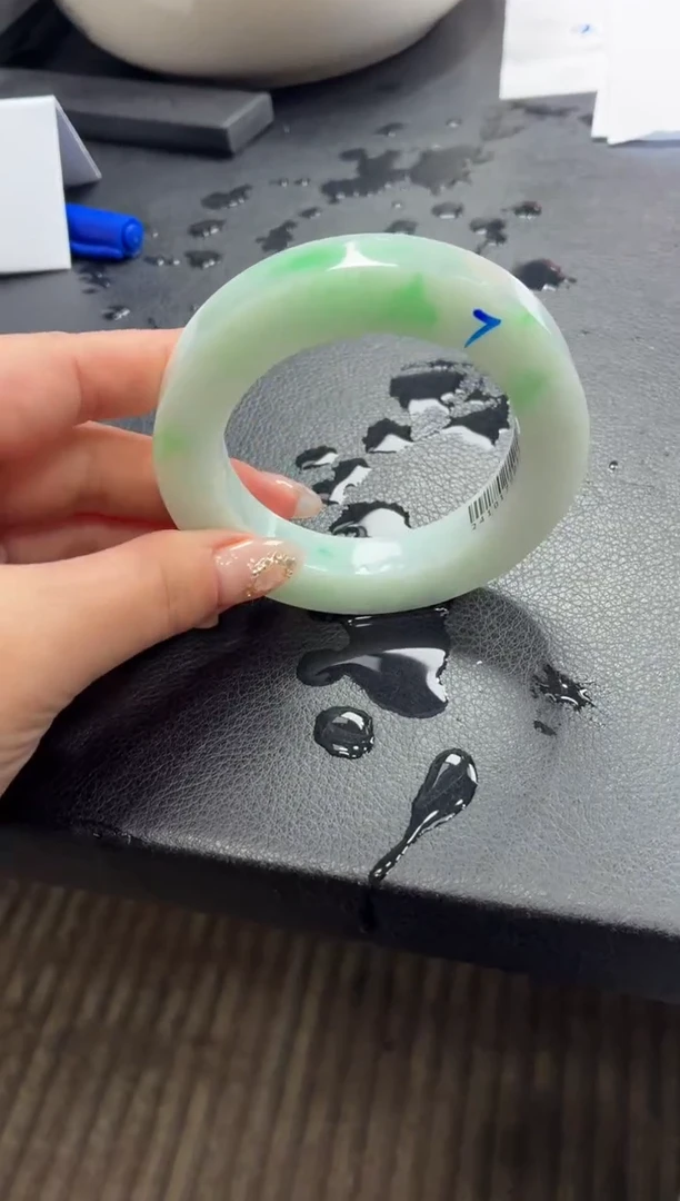 未镶嵌手镯定制翡翠8****女ddj