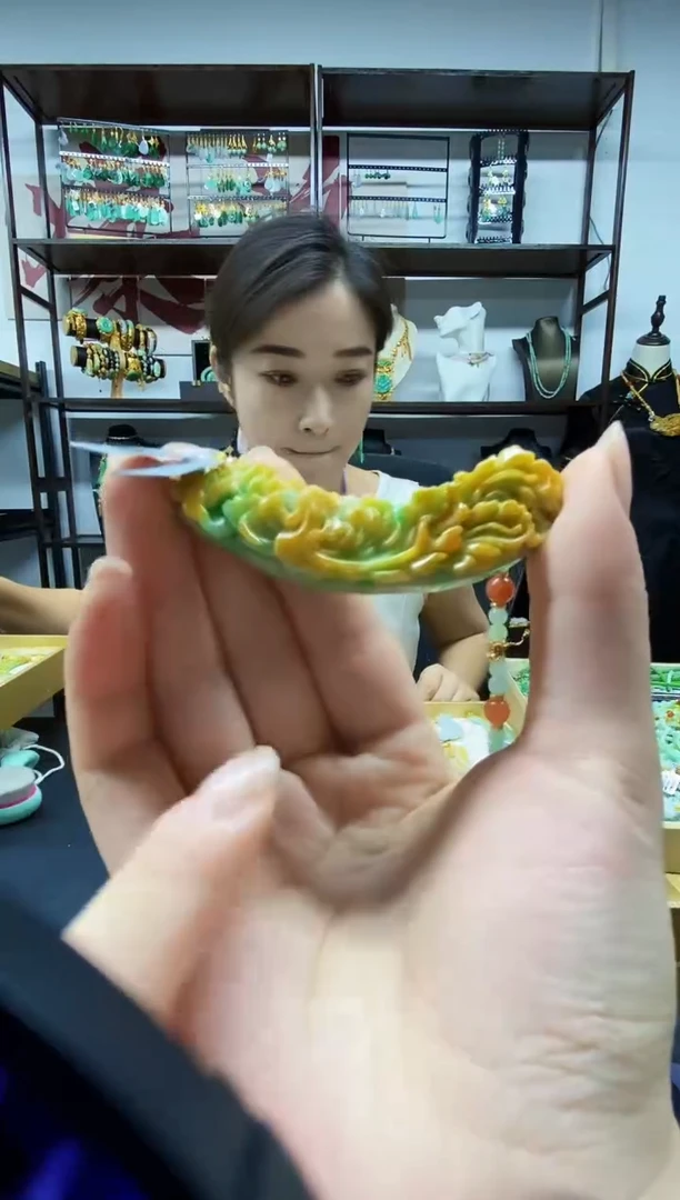 颈饰未镶嵌翡翠吊坠