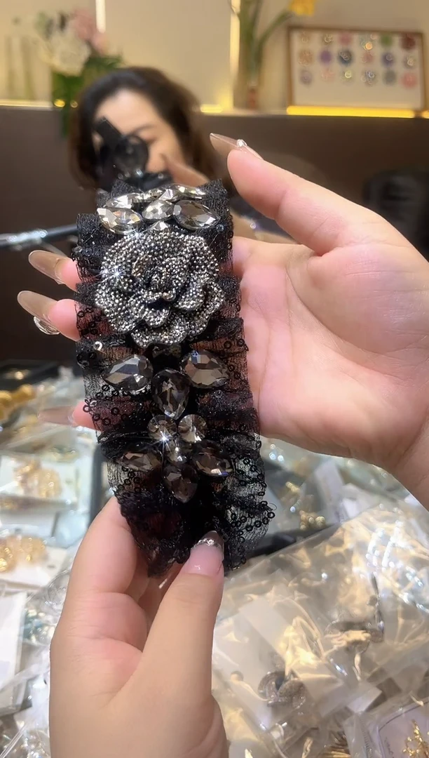 锆石铁合金精品饰界