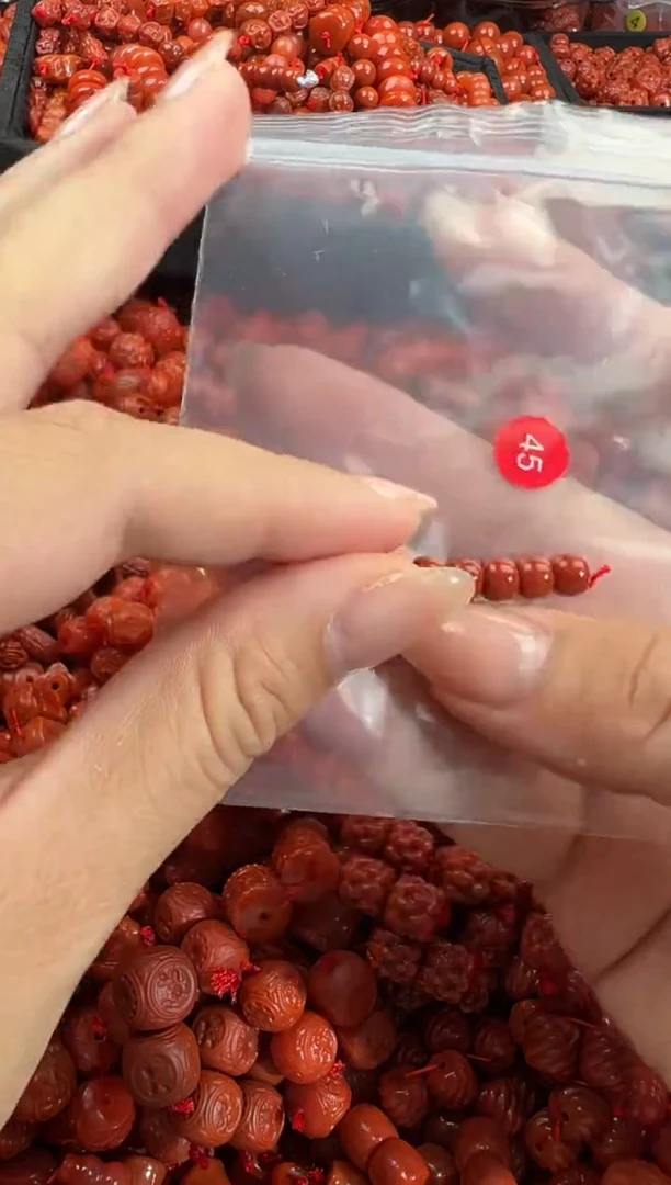 南红玛瑙未镶嵌颈饰1