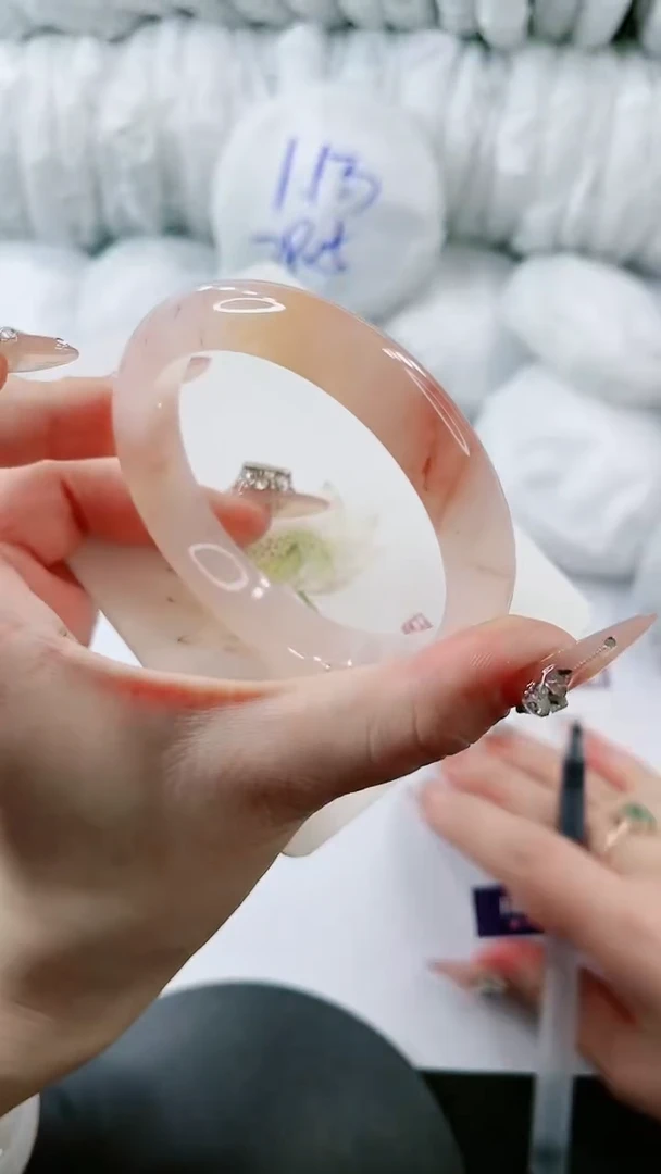 【闪购商品】石英质玉手镯未镶嵌多样性发货L617