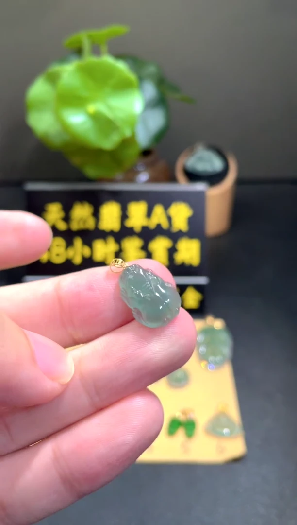 颈饰18K金镶嵌翡翠翡翠A货