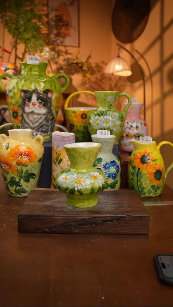 摆件17-26口径7高度14 1-2误差手工手绘有些许色差 完美慎拍