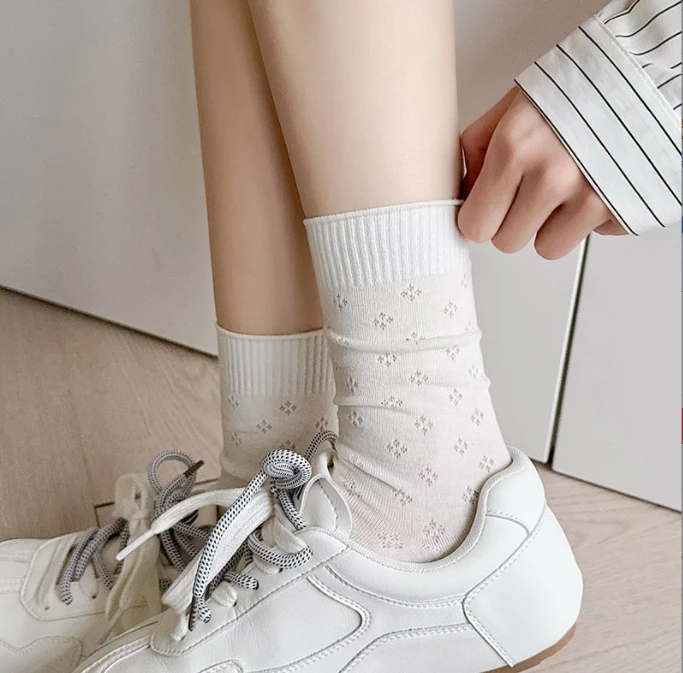 新款四叶草薄款女士夏季搭配中筒堆堆袜Y6708
