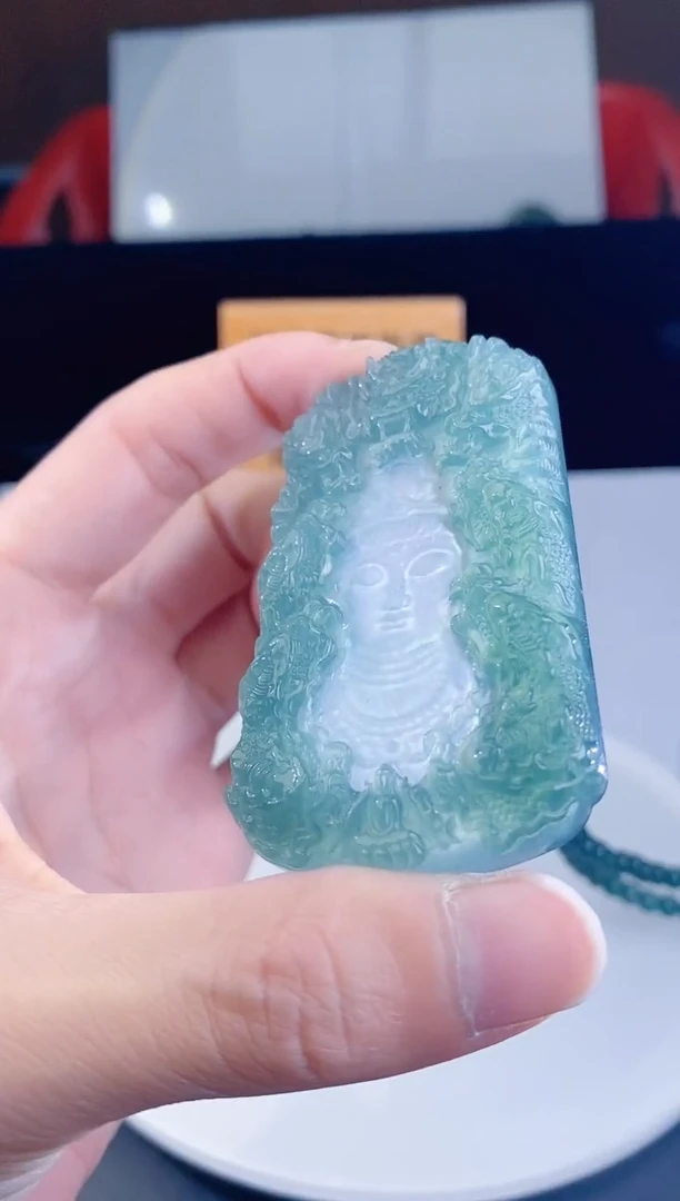 颈饰未镶嵌翡翠老****！