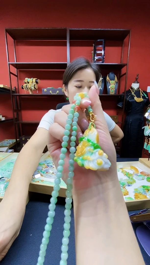 颈饰未镶嵌翡翠吊坠