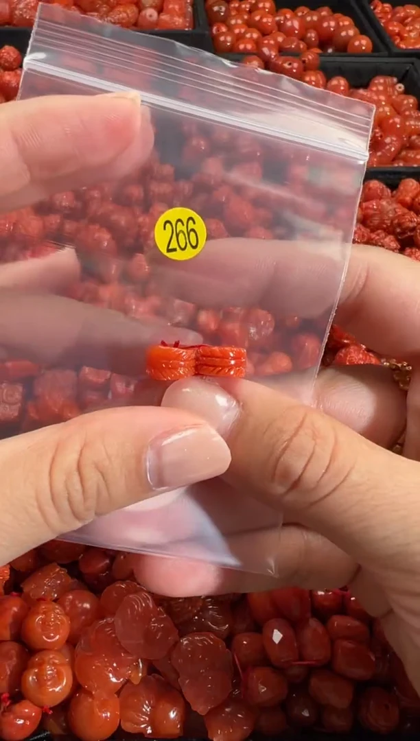 颈饰未镶嵌南红玛瑙1