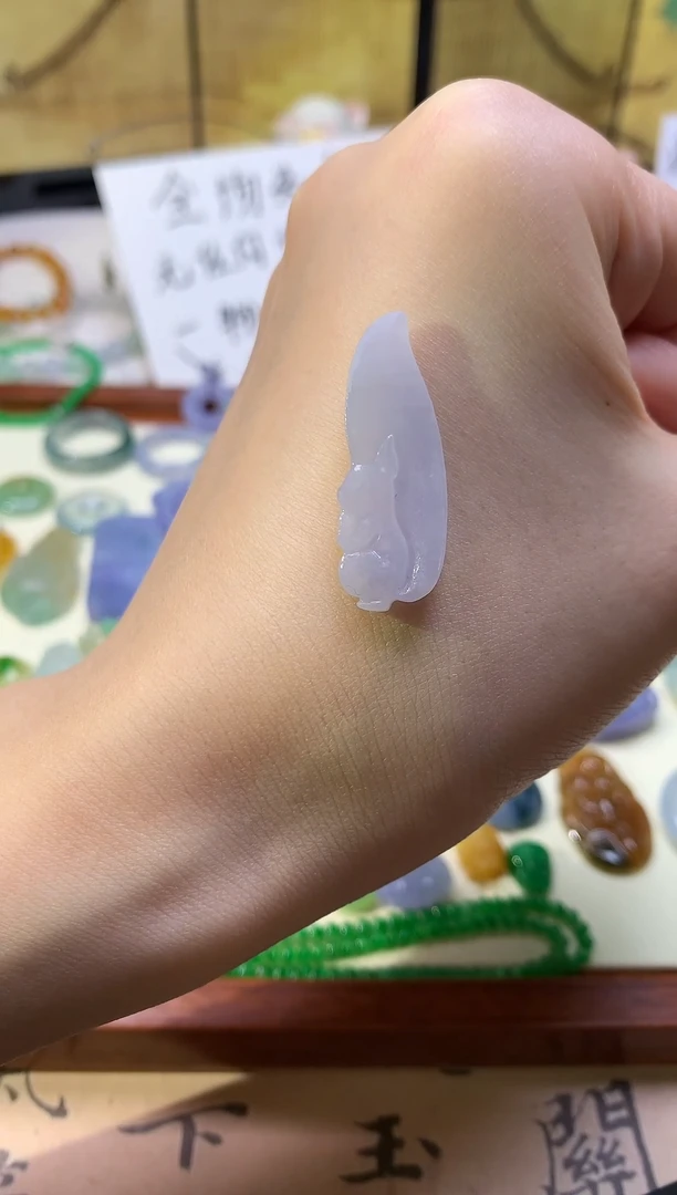 未镶嵌定制翡翠小松鼠