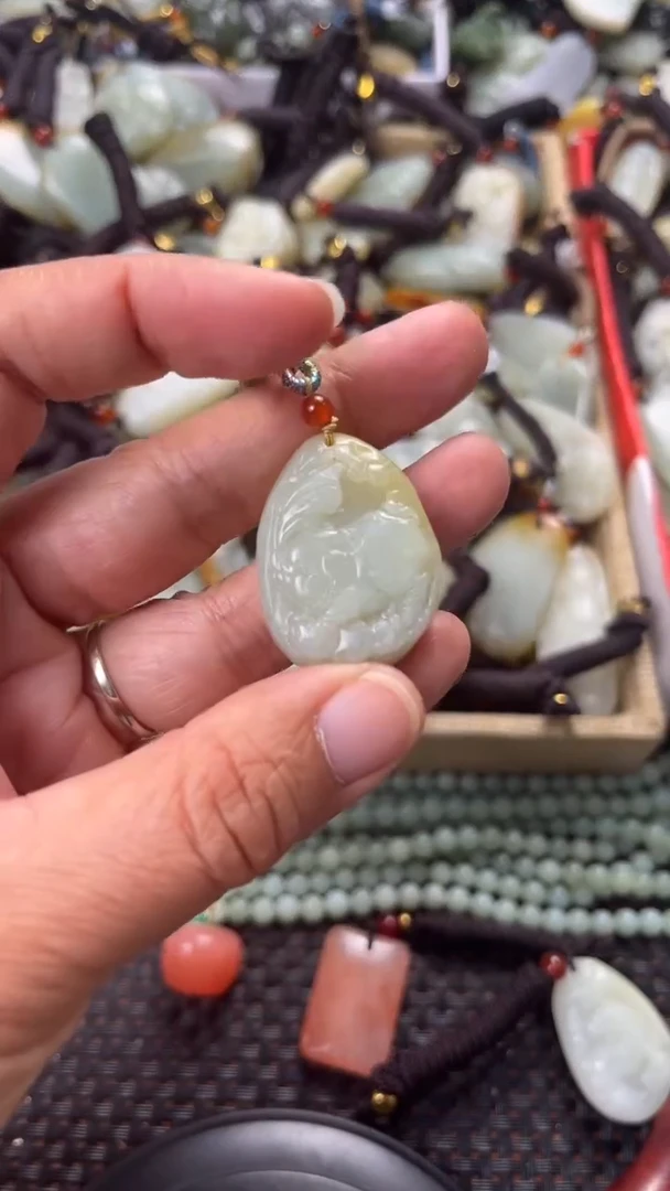 【闪购商品】和田玉颈饰未镶嵌多样性发货没有证书拍一发一有瑕