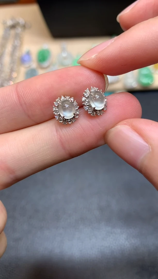 【闪购商品】翡翠耳饰18K金镶嵌蛋面【无服务费】