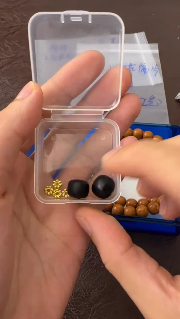 手串未镶嵌和田玉（墨玉）配饰带雪花隔片