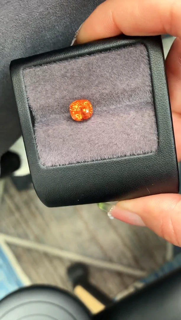 石榴石（芬达石）耳饰未镶嵌3.35克拉