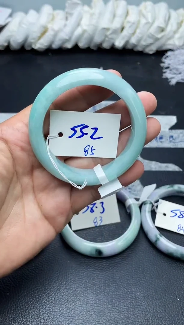 未镶嵌手镯翡翠85