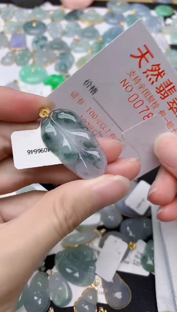 翡翠18K金镶嵌颈饰天然A货翡翠
