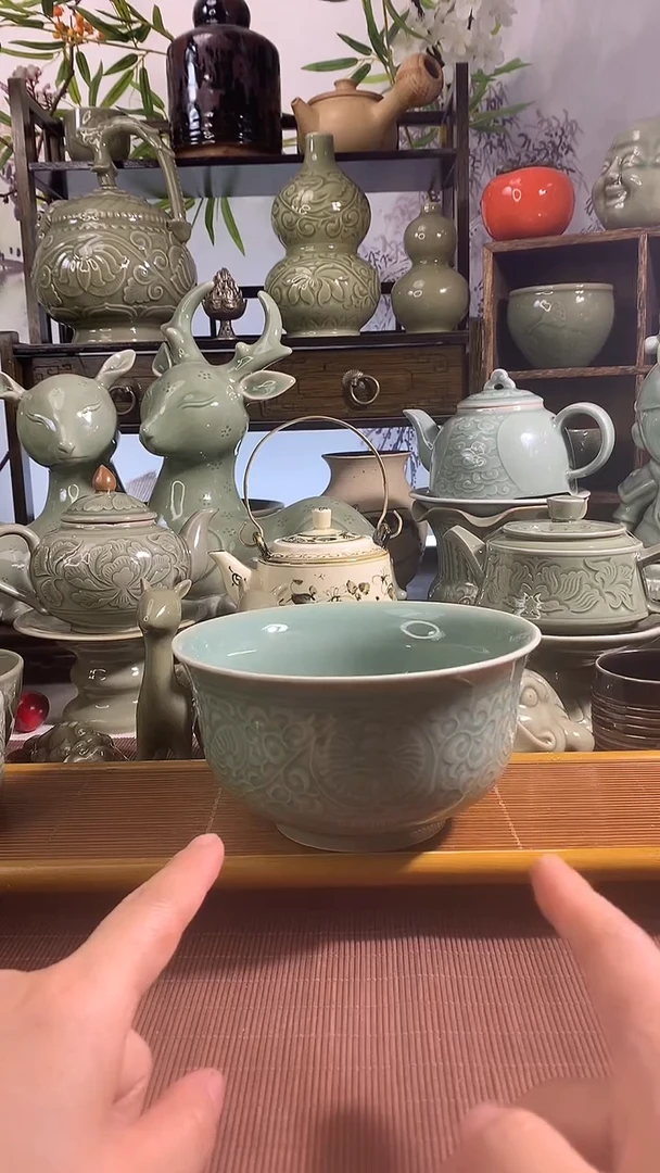 耀州窑缠枝莲纹6英寸小碗一只