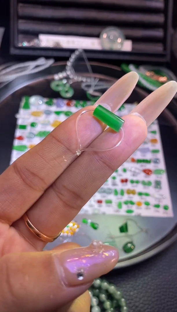 翡翠挂件未镶嵌珠子